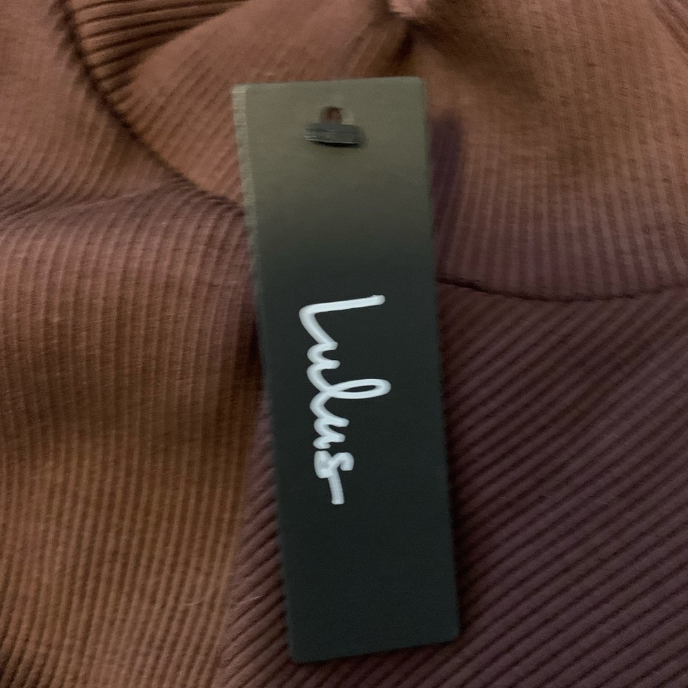 Lulu’s Brown Turtle Neck - Picture 3 of 4
